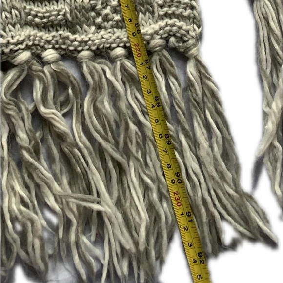 GAP | 92" LONG super soft knit crochet scarf Gray & white with fringe unisex - Picture 6 of 7